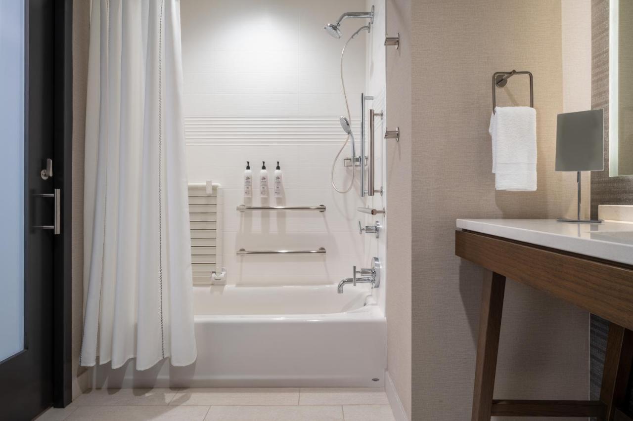 Delta Hotels By Marriott Wichita Falls Convention Center Buitenkant foto