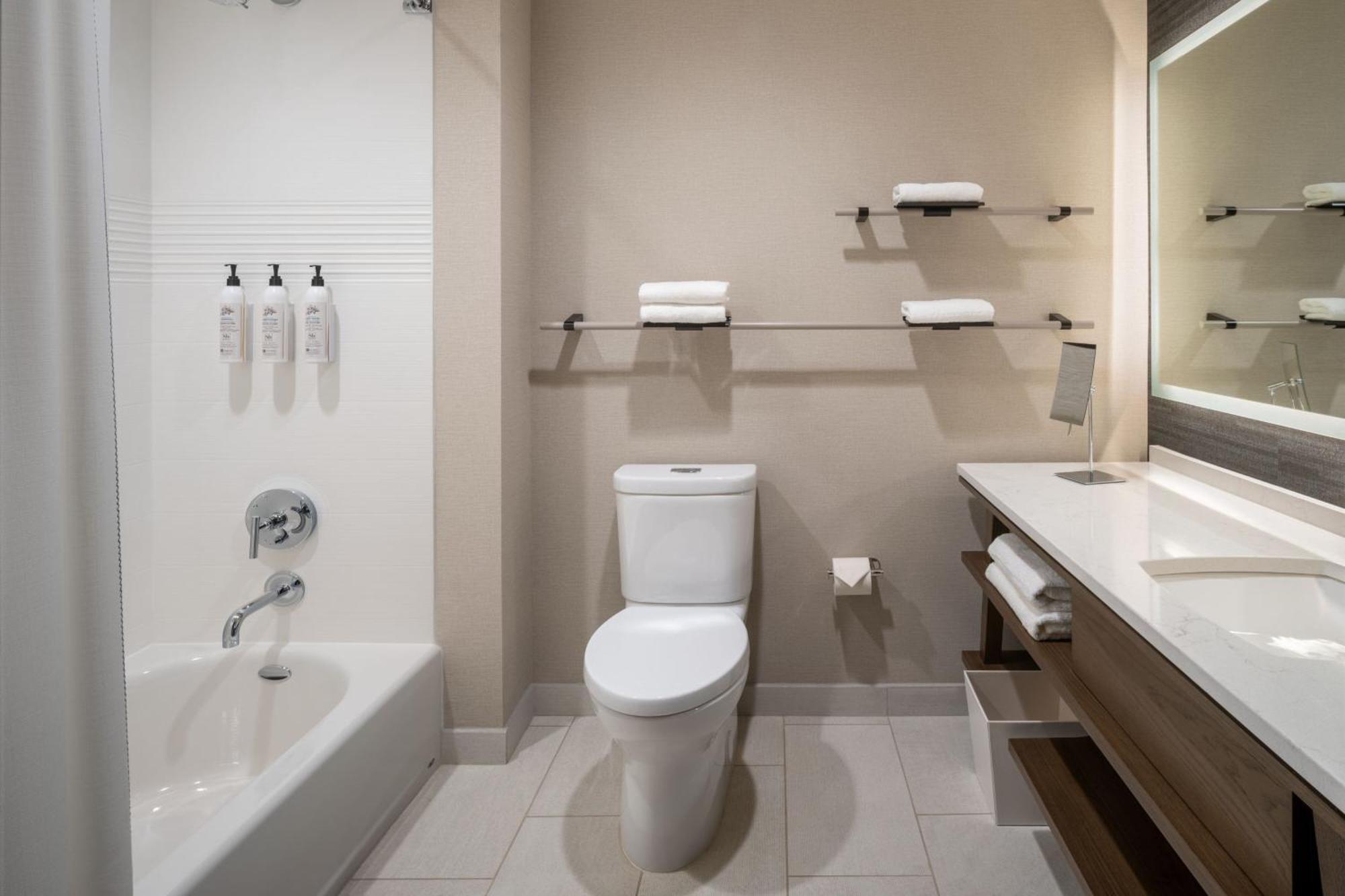 Delta Hotels By Marriott Wichita Falls Convention Center Buitenkant foto