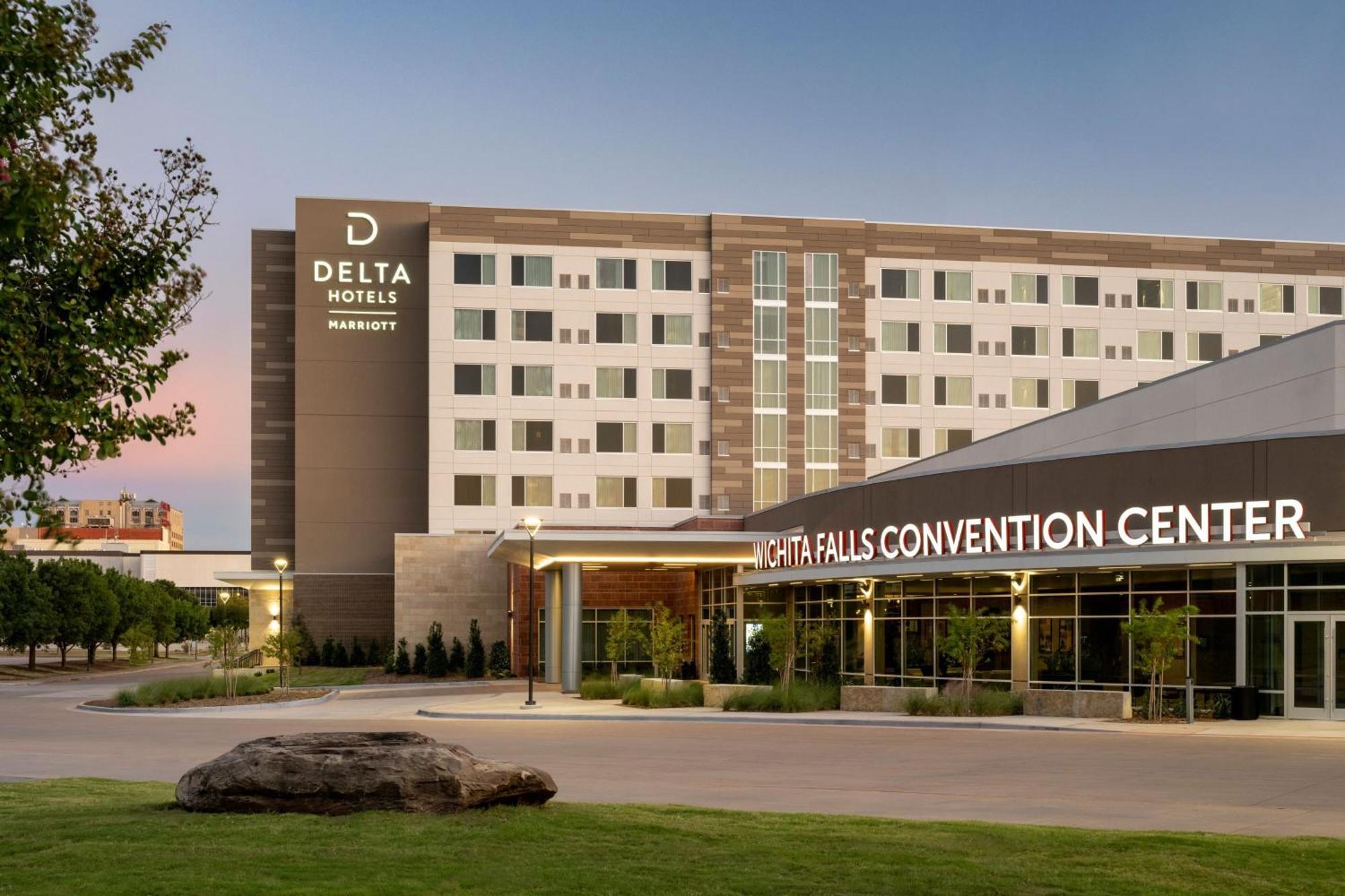 Delta Hotels By Marriott Wichita Falls Convention Center Buitenkant foto